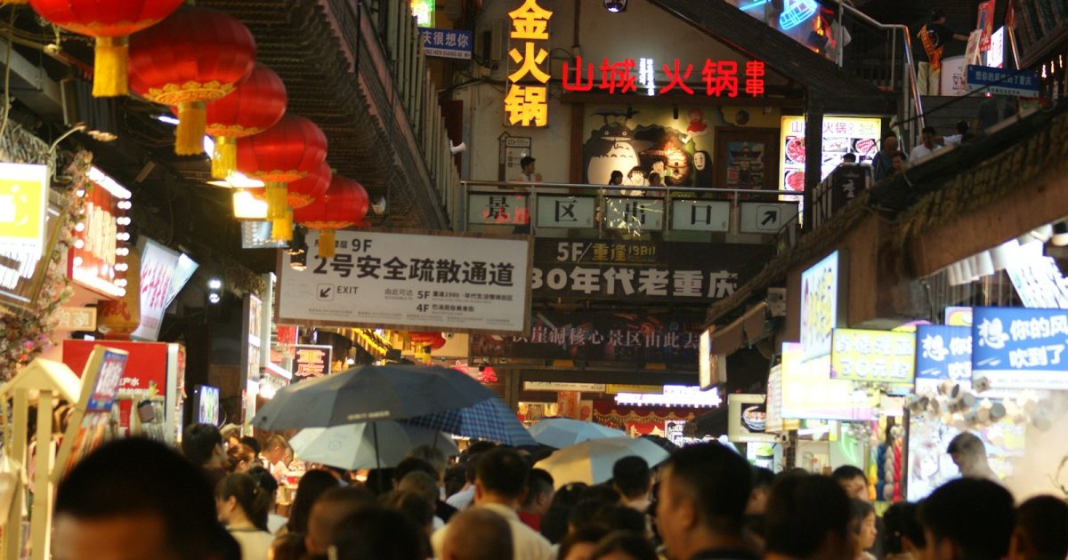 解放碑步行街漫步：地标、商圈与周边